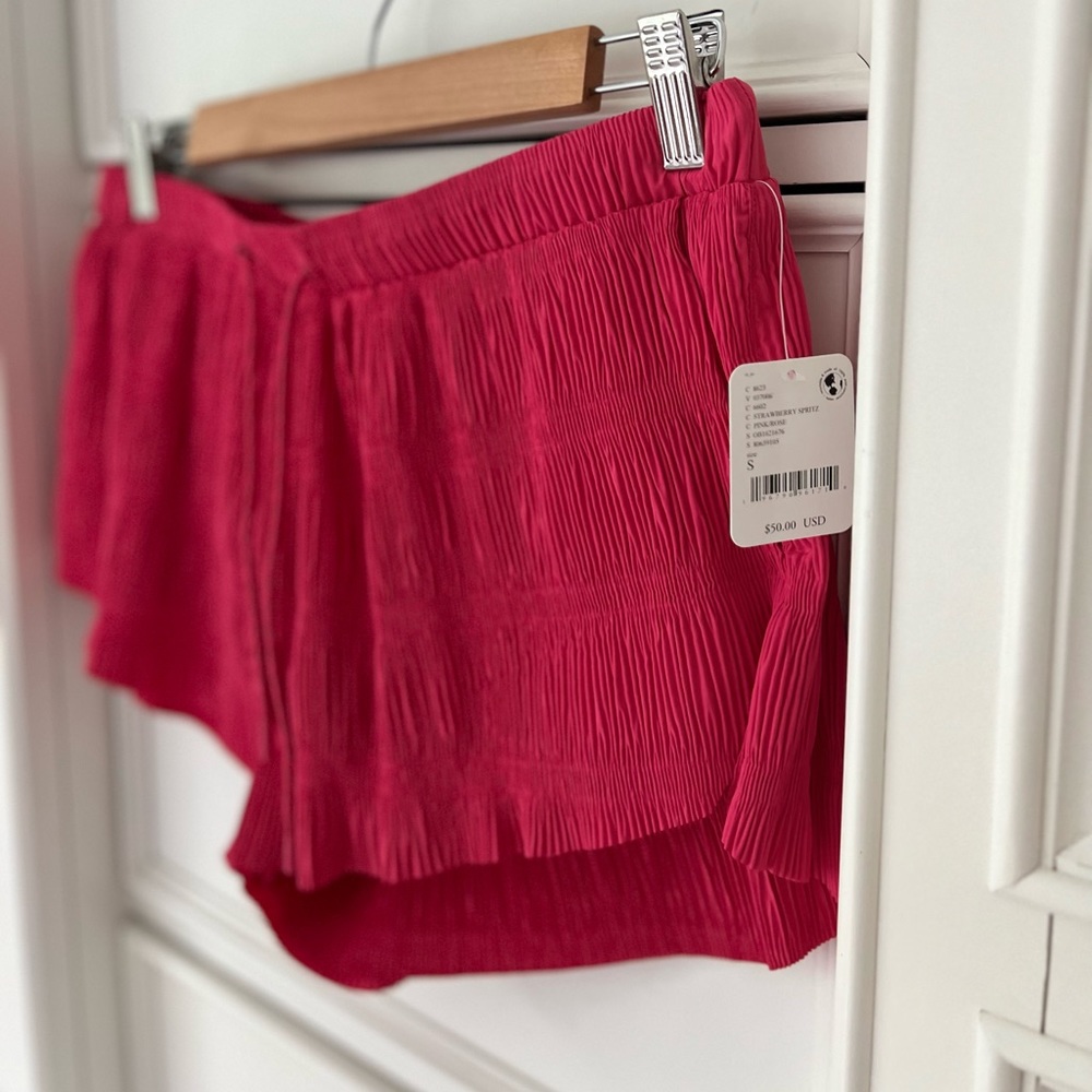 NWT FREE PEOPLE MOVEMENT SHIRR ENOUGH SHORTS!!l!